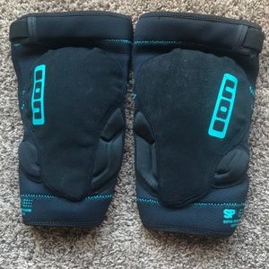 ION mtb knee pads - small - like new
